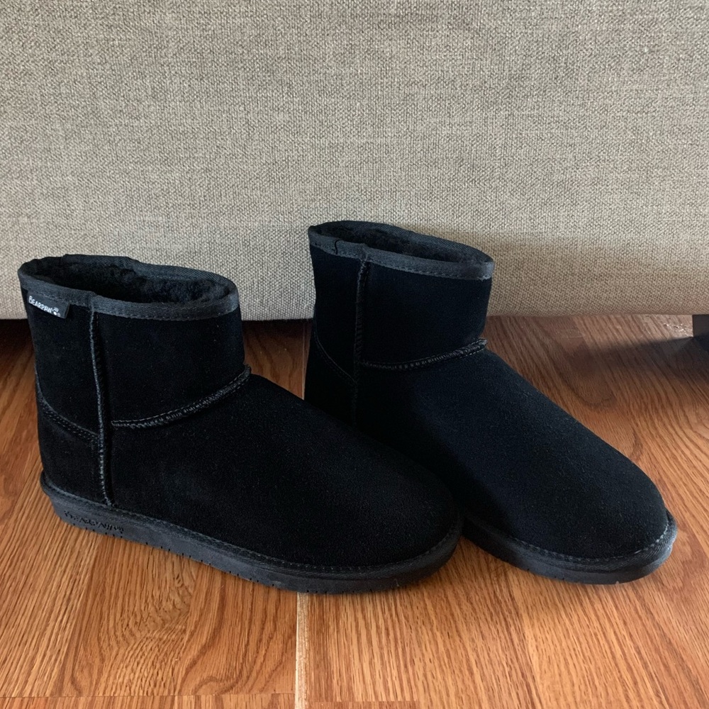 Bearpaw women’s black shearling sheepskin ankle boots slippers 10 NWOT